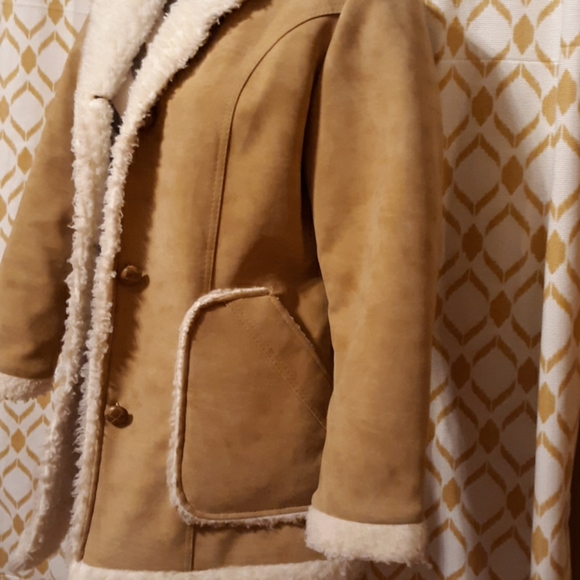 Wiman....Coat - Picture 4 of 7